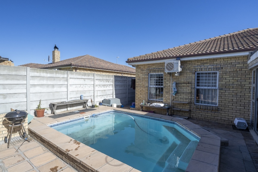 3 Bedroom Property for Sale in Sonkring Western Cape